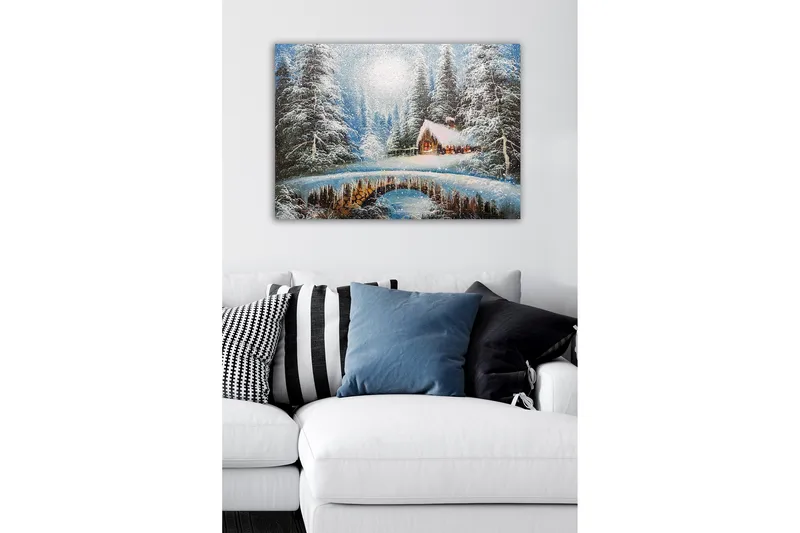 Lærredsbillede - Vinterlandskab med et sommerhus og snedækkede træer - Hvid / Blå / Brun - Boligtilbehør - Billeder & kunst - Billeder på lærred