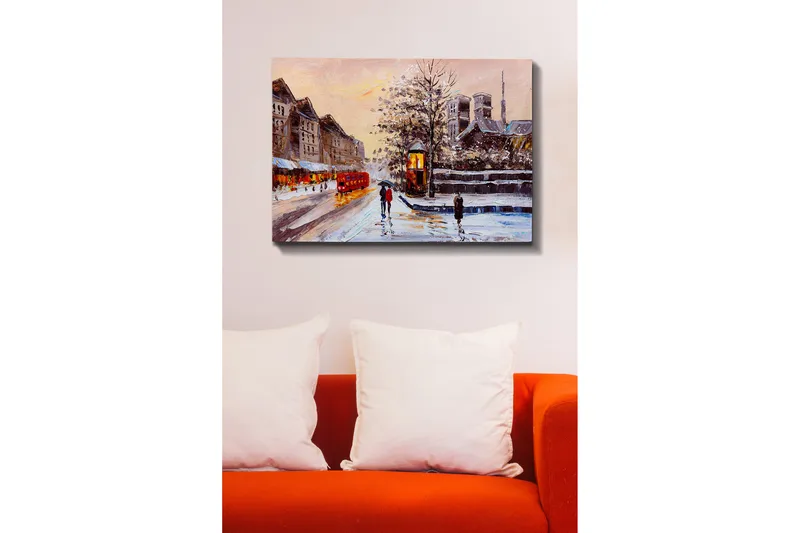 Lærredsbillede - Vinterlandskab med snedækkede bygninger og en rød bus - Rød / Grå / Hvid - Boligtilbehør - Billeder & kunst - Billeder på lærred