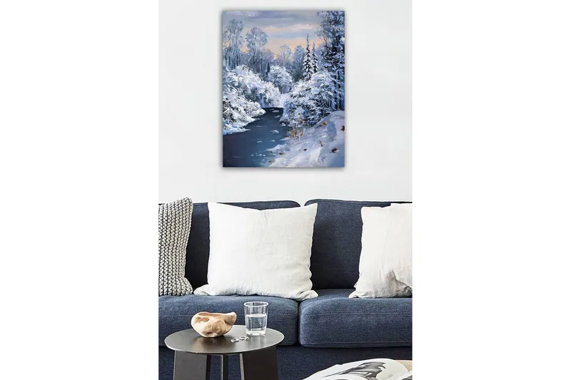 Lærredsbillede - Vinterlandskab med snedækkede træer og en frossen flod - Hvid / Blå / Grå - Boligtilbehør - Billeder & kunst - Billeder på lærred