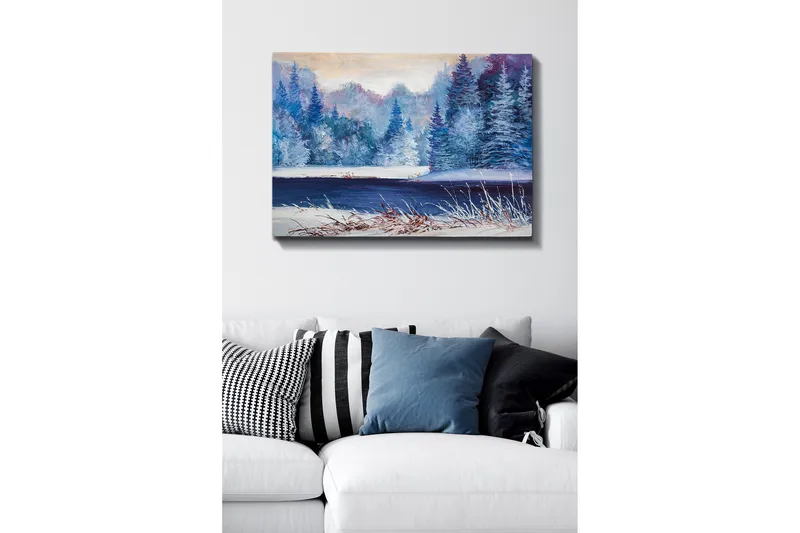 Lærredsbillede - Vinterlandskab med snedækkede træer og en frossen sø - Blå / Hvid / Lilla - Boligtilbehør - Billeder & kunst - Billeder på lærred