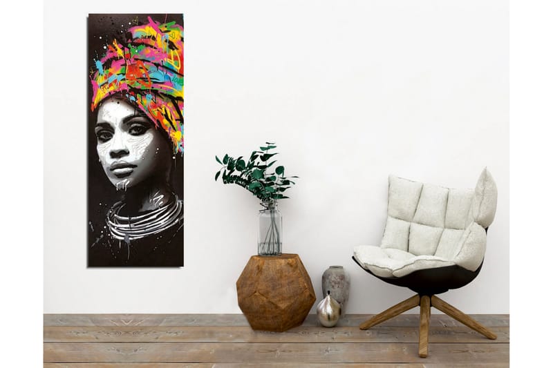 Lærredsbillede - Portræt af en kvinde med et farverigt hovedtørklæde - Sort / Lyserød / Gul - Boligtilbehør - Billeder & kunst - Billeder på lærred