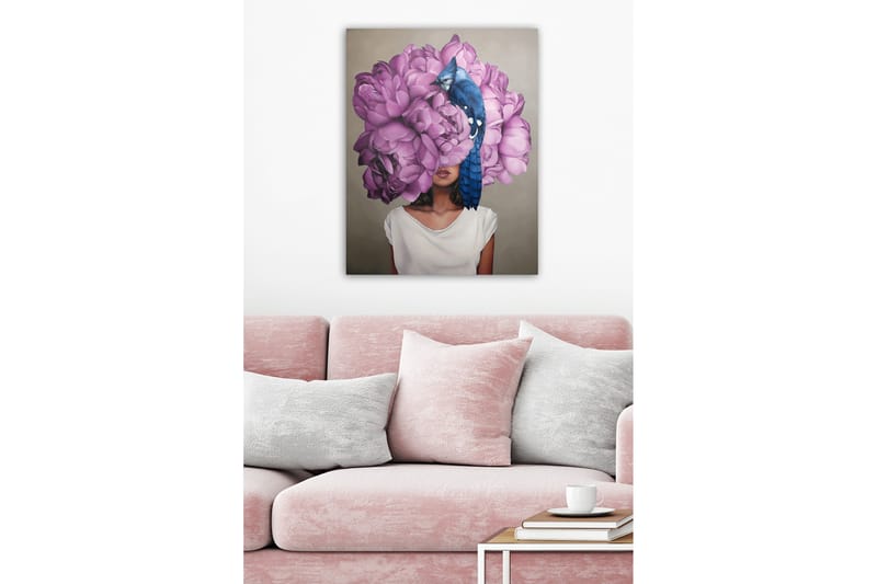 Lærredsbillede - Portræt af en kvinde med en stor buket lyserøde blomster som hovedmotiv - Lyserød / Blå / Beige - Boligtilbehør - Billeder & kunst - Billeder på lærred