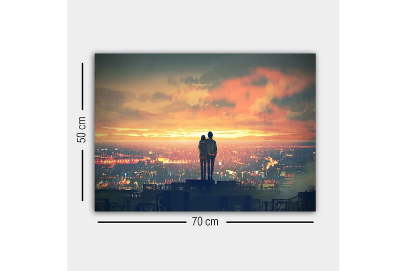 Lærredsbillede - Par står sammen og ser en solnedgang over en by - Orange / Blå / Grå - Boligtilbehør - Billeder & kunst - Billeder på lærred