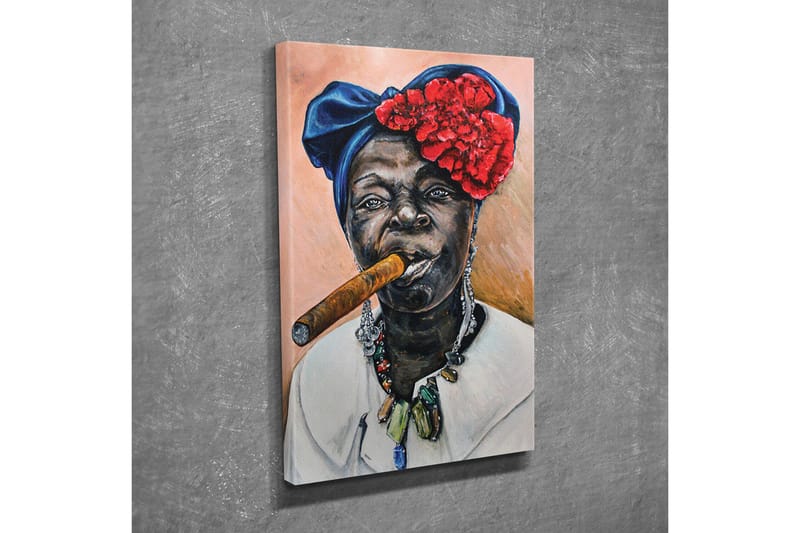 Lærredsbillede - Portræt af en kvinde med en cigar og farverig hovedbeklædning - Mørkeblå / Rød / Hudfarve - Boligtilbehør - Billeder & kunst - Billeder på lærred