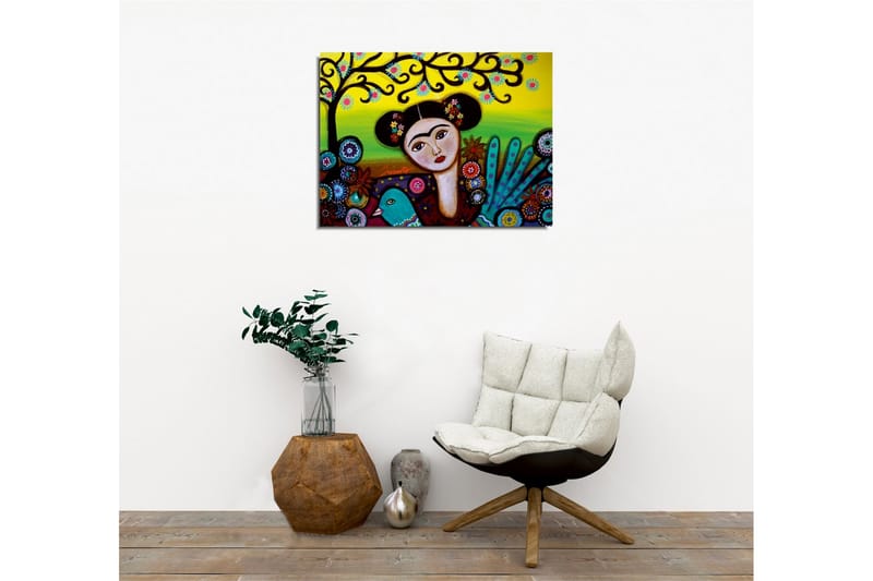 Lærredsbillede - Portræt af en kvinde med blomster i håret og en grøn fugl ved siden af sig - Grøn / Rød / Sort - Boligtilbehør - Billeder & kunst - Billeder på lærred