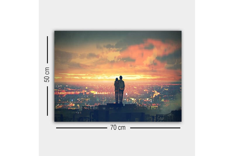 Lærredsbillede - Par står sammen og ser en solnedgang over en by - Orange / Blå / Grå - Boligtilbehør - Billeder & kunst - Billeder på lærred