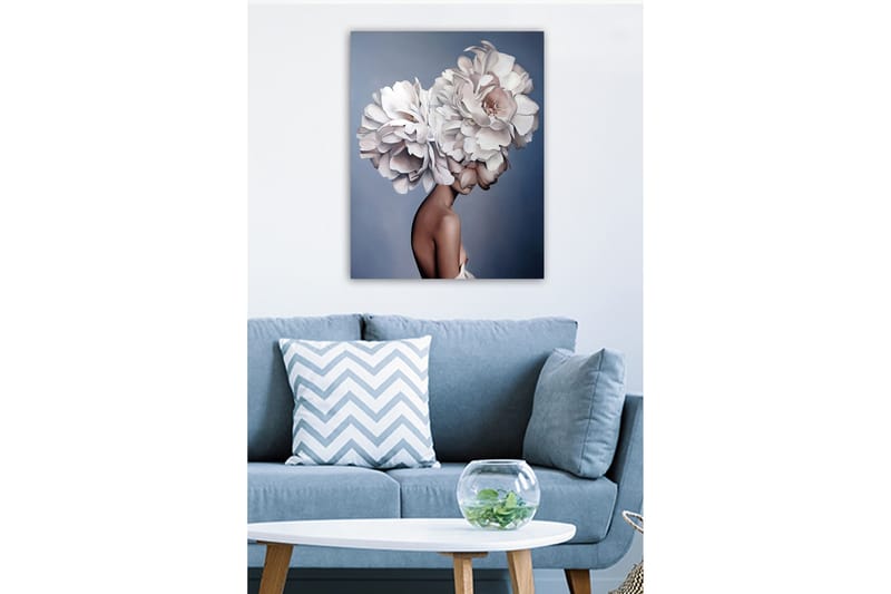 Lærredsbillede - Portræt af en kvinde med en stor blomsterkrans som hovedpynt - Hvid / Lys pink / Beige - Boligtilbehør - Billeder & kunst - Billeder på lærred