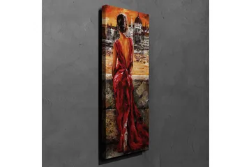 Lærredstryk 30x80 cm - Kvinde i rød kjole kigger ud over en by ved solnedgang - Rød / Orange / Beige - Boligtilbehør - Billeder & kunst - Billeder på lærred