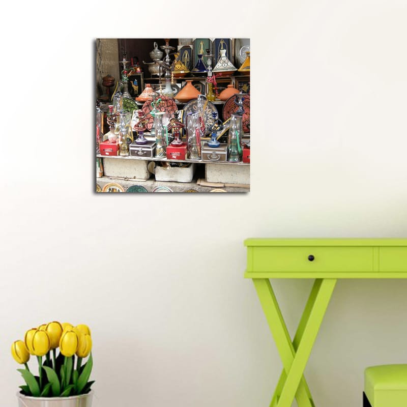 Lærredstryk 45x45 cm - Farverigt kunsthåndværk og dekorative genstande ved en markedsbod - Rød / Grøn / Orange - Boligtilbehør - Billeder & kunst - Billeder på lærred