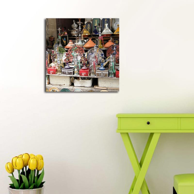 Lærredstryk 45x45 cm - Farverigt kunsthåndværk og dekorative genstande ved en markedsbod - Rød / Grøn / Orange - Boligtilbehør - Billeder & kunst - Billeder på lærred