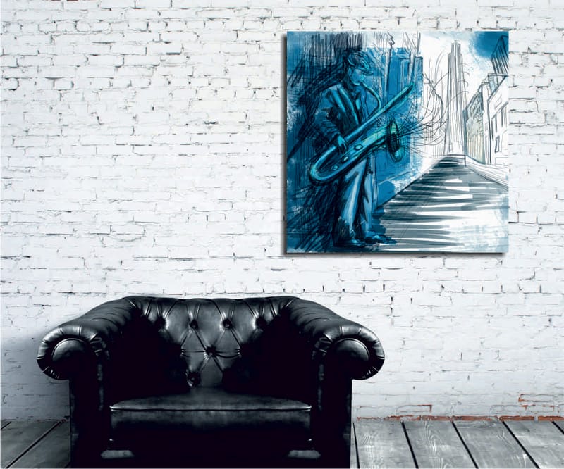 Lærredstryk 45x45 cm - Jazzmusiker spiller saxofon i et bymiljø, Blå / Grøn / Sort
