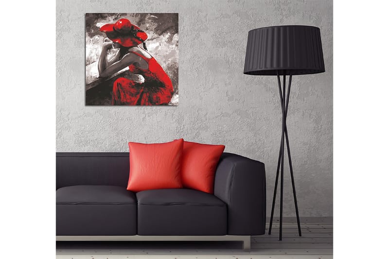 Lærredstryk 45x45 cm - Kvindefigur i rød kjole og hat sidder eftertænksomt - Rød / Sort / Grå - Boligtilbehør - Billeder & kunst - Billeder på lærred