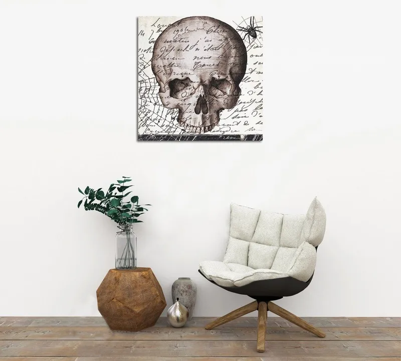 Lærredstryk 45x45 cm - Mørkt kranium med håndskrevet tekst og edderkoppemotiv, Grå / Sort / Beige