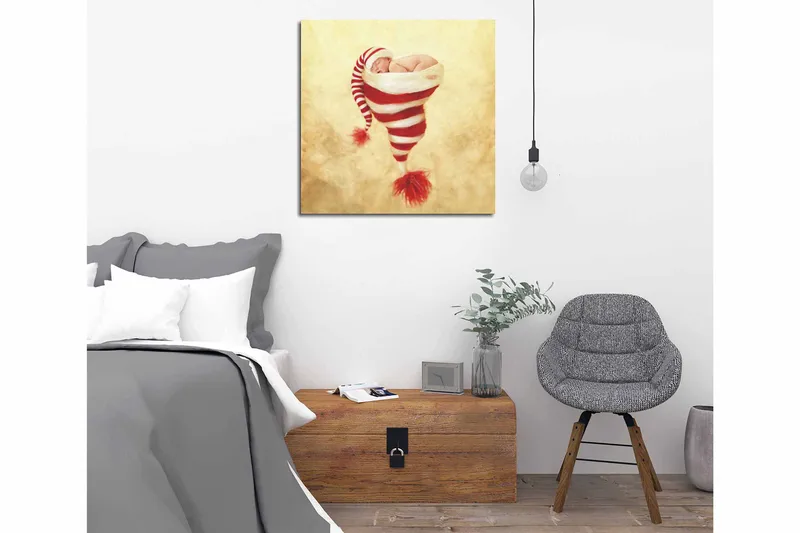 Lærredstryk 45x45 cm - Nyfødt baby i julehue med røde og hvide striber - Rød / Hvid / Beige - Boligtilbehør - Billeder & kunst - Billeder på lærred