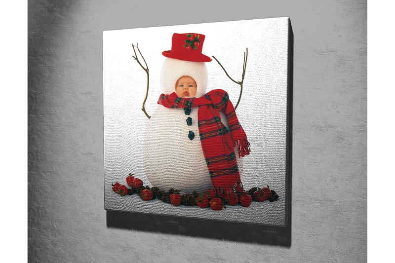 Lærredstryk 45x45 cm - Snemand med rød hue og tørklæde, omgivet af nisser - Hvid / Rød / Sort - Boligtilbehør - Billeder & kunst - Billeder på lærred