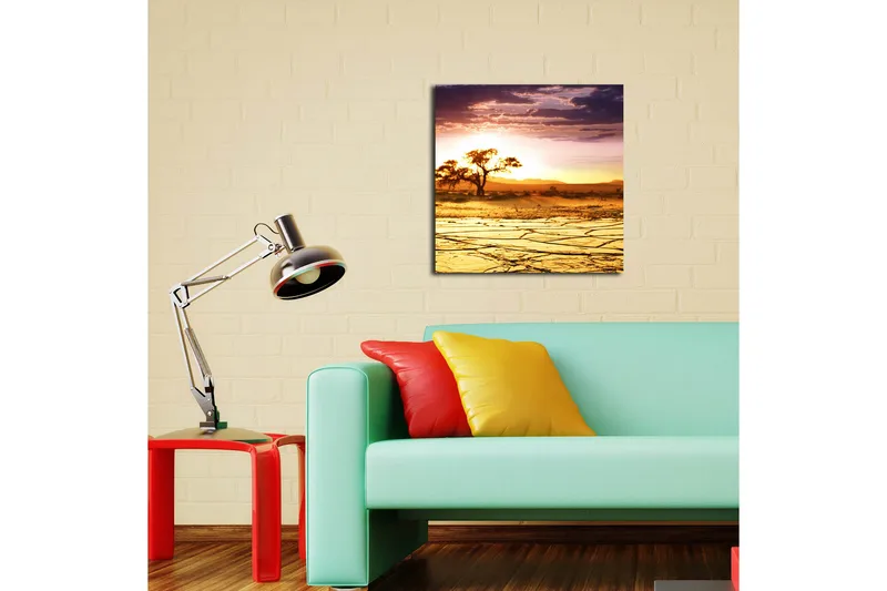 Lærredstryk 45x45 cm - Solnedgang over et ørkenlandskab med et ensomt træ - Guld / Orange / Lilla - Boligtilbehør - Billeder & kunst - Billeder på lærred