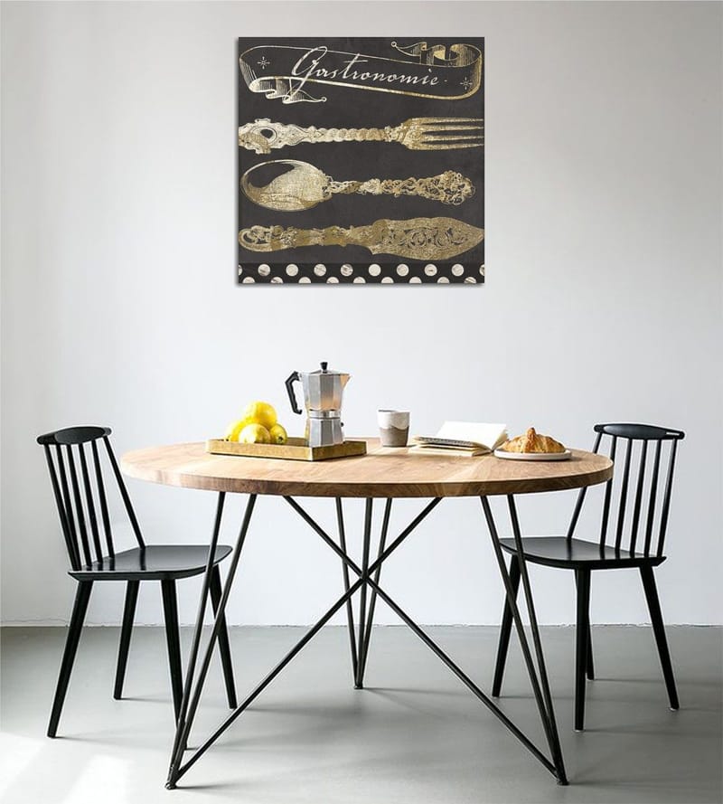 Lærredstryk 45x45 cm - Stiliseret køkkenudstyr i guld mod en mørk baggrund, Guld / Sort