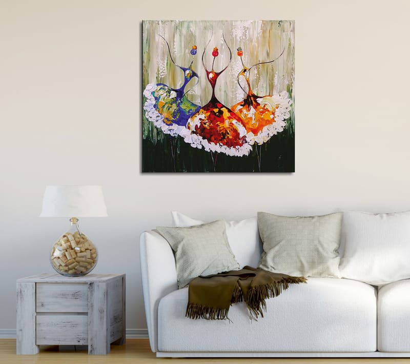 Lærredstryk 45x45 cm - Tre stiliserede dansere i farverige kjoler - Rød / Blå / Orange - Boligtilbehør - Billeder & kunst - Billeder på lærred