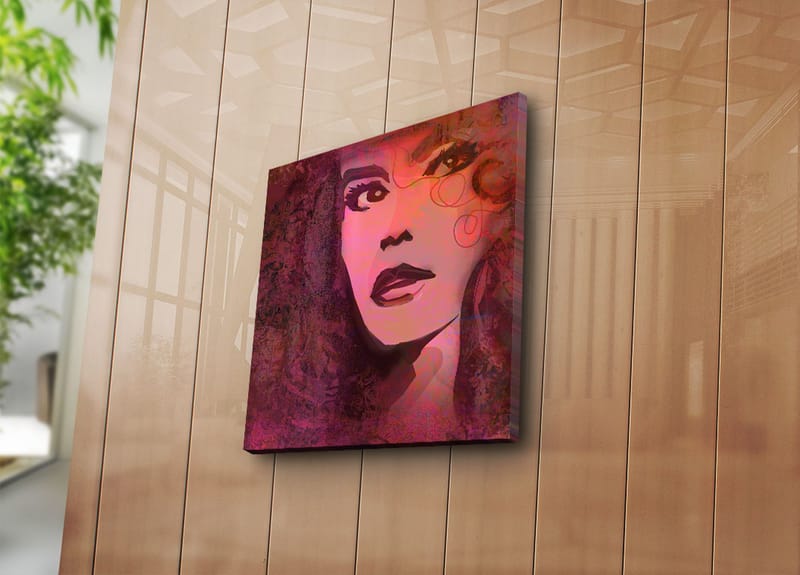 Lærredstryk 45x45 cm - Portræt af en kvinde med udtryksfulde ansigtstræk - Mørkerød / Lilla / Lyserød - Boligtilbehør - Billeder & kunst - Billeder på lærred