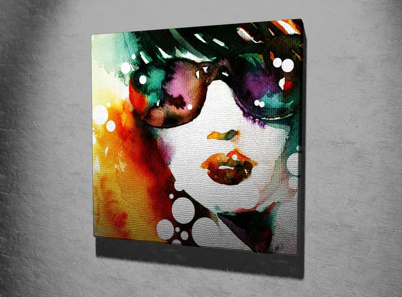 Lærredstryk 45x45 cm - Portræt af en kvinde med solbriller og farverig baggrund - Grøn / Orange / Lilla - Boligtilbehør - Billeder & kunst - Billeder på lærred