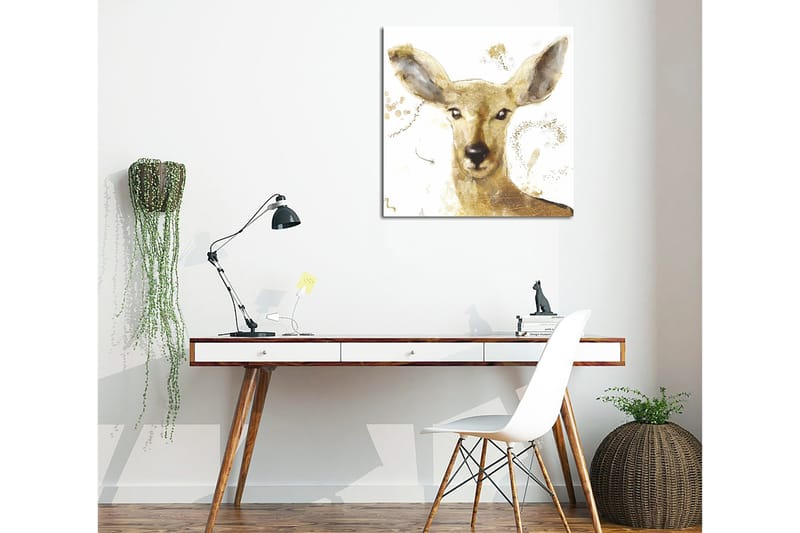 Lærredstryk 45x45 cm - Portræt af en hjort med bløde ansigtstræk og gyldne elementer, Guld / Beige / Brun