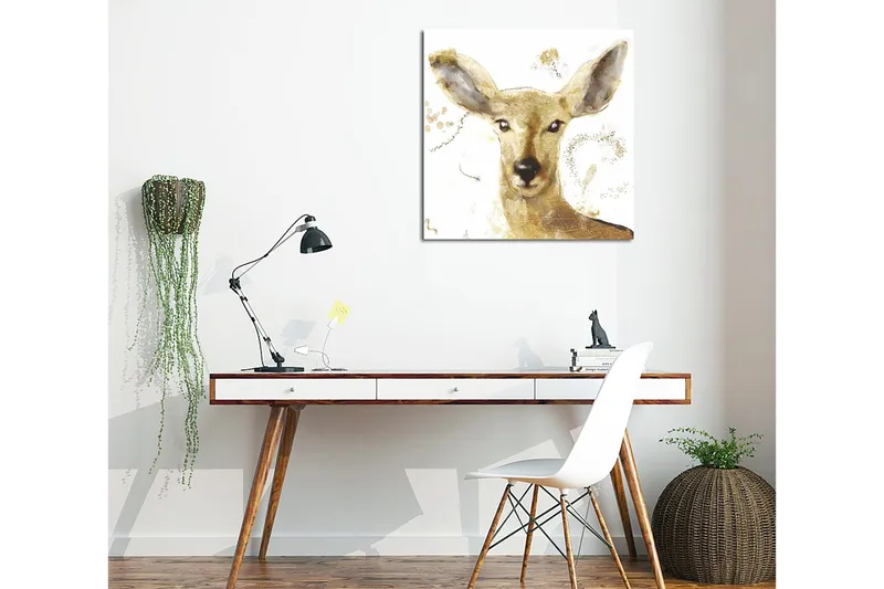 Lærredstryk 45x45 cm - Portræt af en hjort med bløde ansigtstræk og gyldne elementer, Guld / Beige / Brun
