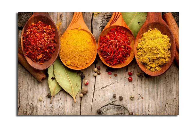 Lærredstryk 70x45 cm - Farverige krydderier i træskeer, Rød / Gul / Orange