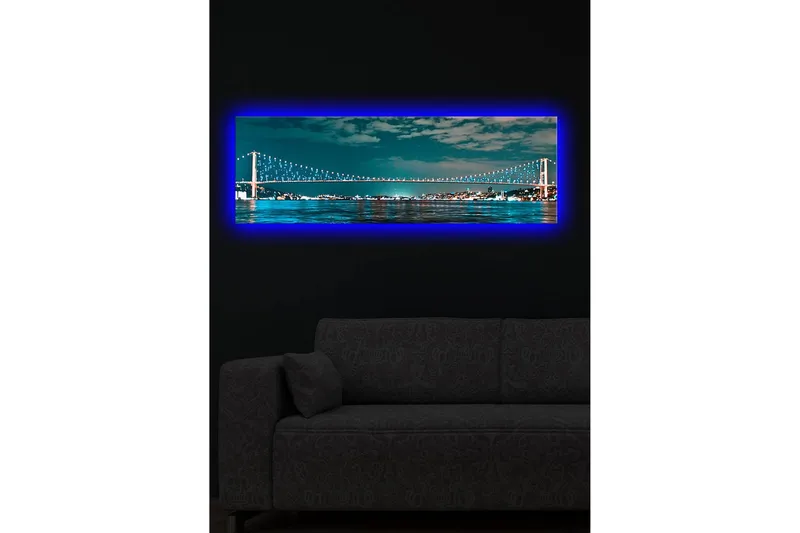 Lærredstryk med LED-belysning 30x90 cm - Bro over et roligt vand med byens lys i baggrunden - Mørkeblå / Turkis / Lysegrøn - Boligtilbehør - Billeder & kunst - Billeder på lærred