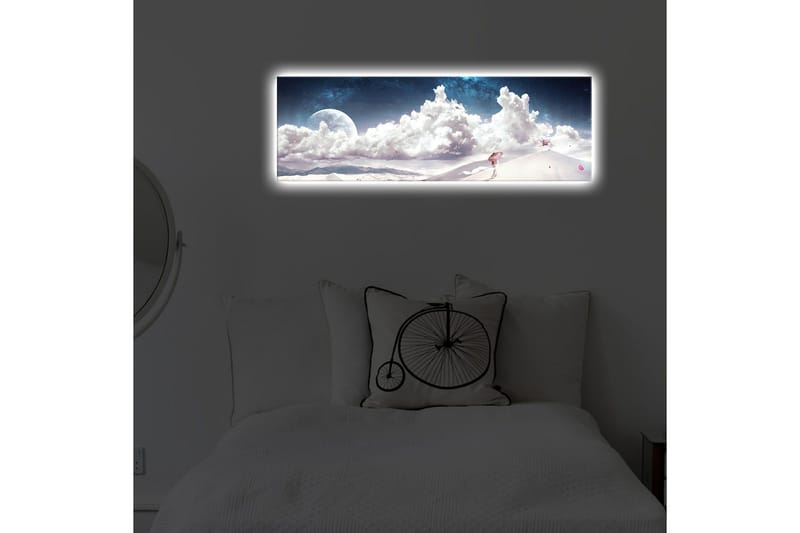 Lærredstryk med LED-belysning 30x90 cm - Drømmeagtigt landskab med en ensom figur, der bærer en paraply i et snedækket miljø under en stjerneklar himmel - Blå / Hvid / Lyserød - Boligtilbehør - Billeder & kunst - Billeder på lærred