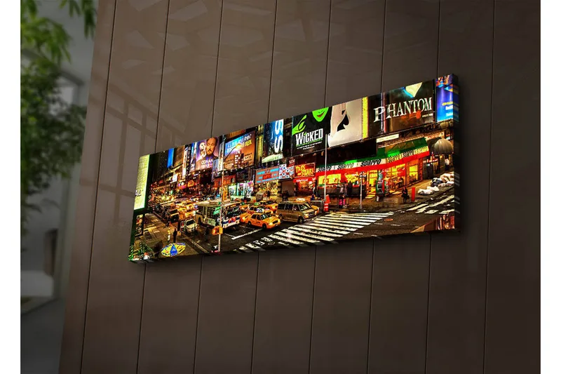 Lærredstryk med LED-belysning 30x90 cm - Livligt bybillede af Times Square med neonskilte og trafik, Gul / Grøn / Rød