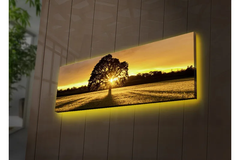 Lærredstryk med LED-belysning 30x90 cm - Silhuet af et træ mod en gylden solnedgang, Guld / Sort / Grøn
