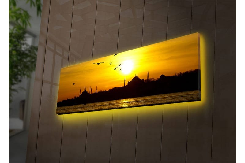 Lærredstryk med LED-belysning 30x90 cm - Solnedgang over en bys skyline med fugle i flugt, Guld / Sort / Orange