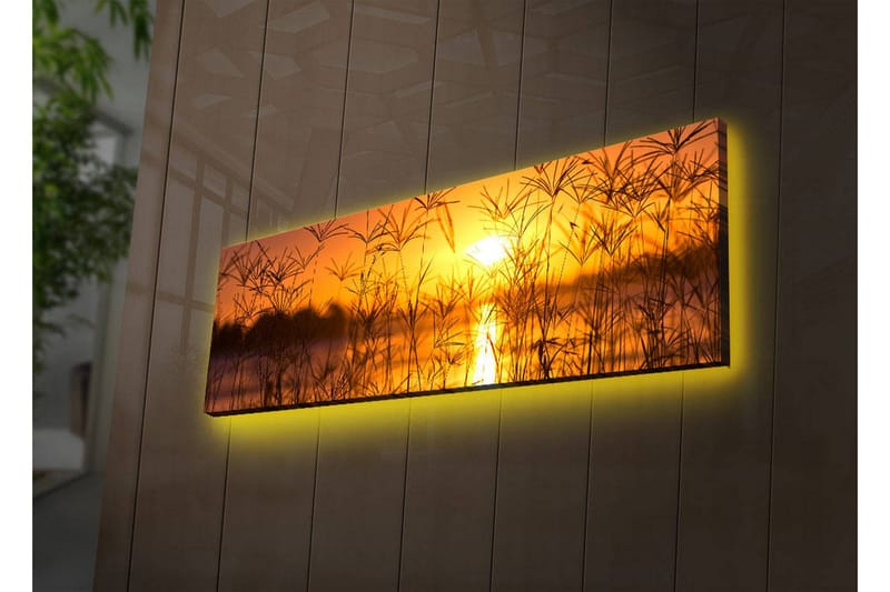 Lærredstryk med LED-belysning 30x90 cm - Solnedgang over en spejlblank sø med græs i forgrunden - Orange / Guld / Sort - Boligtilbehør - Billeder & kunst - Billeder på lærred