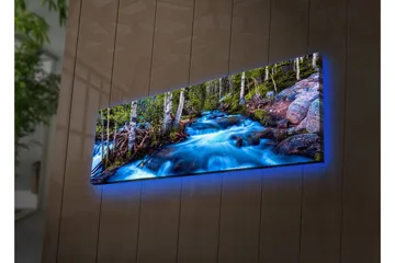 Lærredstryk med LED-belysning 30x90 cm - Strømmende vand i et naturskønt miljø med omkringliggende træer - Blå / Grøn / Brun - Boligtilbehør - Billeder & kunst - Billeder på lærred