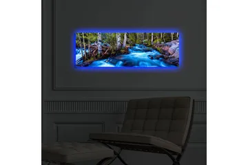 Lærredstryk med LED-belysning 30x90 cm - Strømmende vand i et naturskønt miljø med omkringliggende træer - Blå / Grøn / Brun - Boligtilbehør - Billeder & kunst - Billeder på lærred