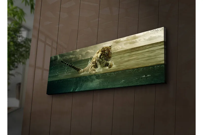Lærredstryk med LED-belysning 30x90 cm - Tiger hopper op af vandet - Grøn / Beige / Brun - Boligtilbehør - Billeder & kunst - Billeder på lærred