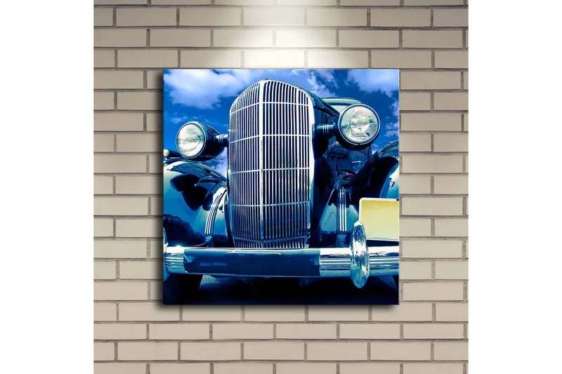 Lærredstryk med LED-belysning 40x40 cm - Klassisk bil set forfra med en klar blå himmel i baggrunden - Sort / Blå / Sølv - Boligtilbehør - Billeder & kunst - Billeder på lærred