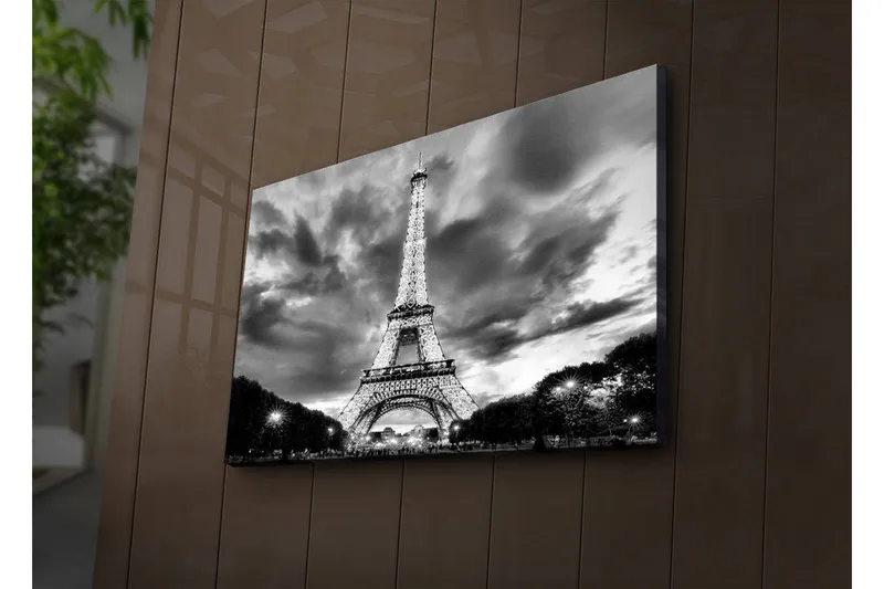 Lærredstryk med LED-belysning 45x70 cm - Dramatisk fotobillede af det oplyste Eiffeltårn i Paris med en overskyet himmel i sort-hvid - Sort / Hvid - Boligtilbehør - Billeder & kunst - Billeder på lærred