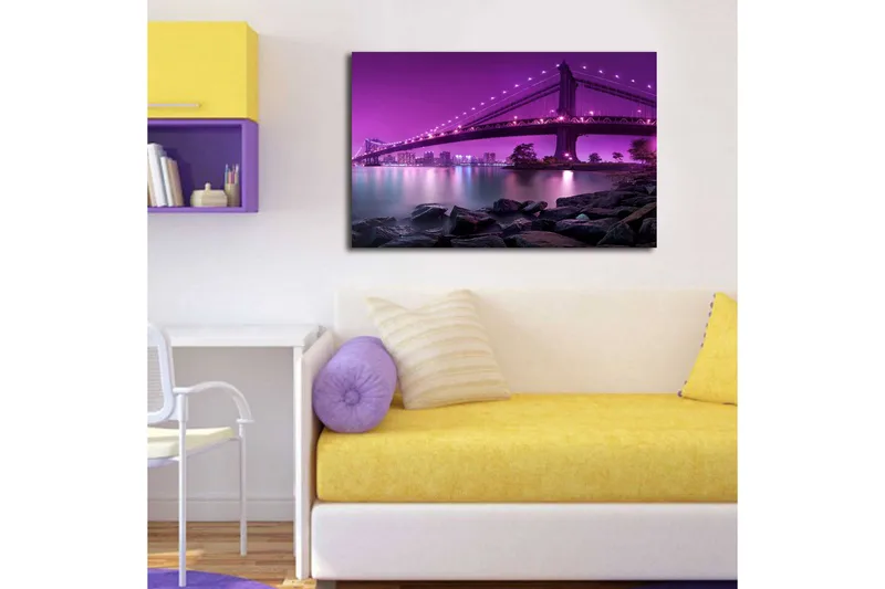 Lærredstryk med LED-belysning 45x70 cm - Lyselilla bro over en rolig vandoverflade - Lys lilla / Mørkegrå / Sort - Boligtilbehør - Billeder & kunst - Billeder på lærred