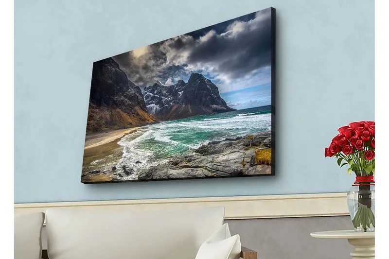 Lærredstryk med LED-belysning - Dramatiske bjerge med sne og en turkisblå kyst - Mørkegrå / Turkis / Beige - Boligtilbehør - Billeder & kunst - Billeder på lærred