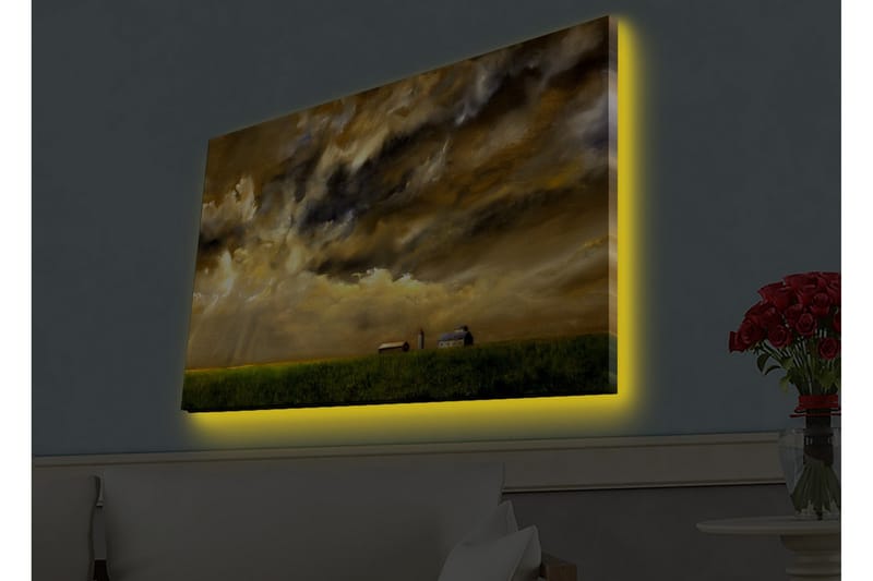 Lærredstryk med LED-belysning - Storslået landskabsudsigt med dramatiske skyer og en gård i horisonten - Guld / Mørkeblå / Grøn - Boligtilbehør - Billeder & kunst - Billeder på lærred