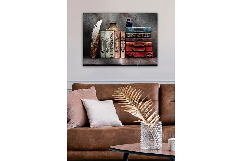 Lærredstryk - Samling af antikke bøger med dekorative rygrygge og en fjerpen - Mørkerød / Grøn / Blå - Boligtilbehør - Billeder & kunst - Billeder på lærred