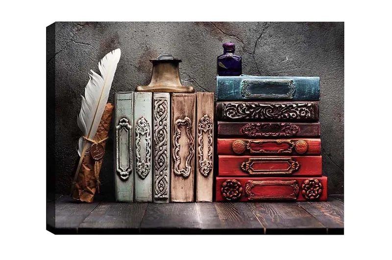 Lærredstryk - Samling af antikke bøger med dekorative rygrygge og en fjerpen, Mørkerød / Grøn / Blå