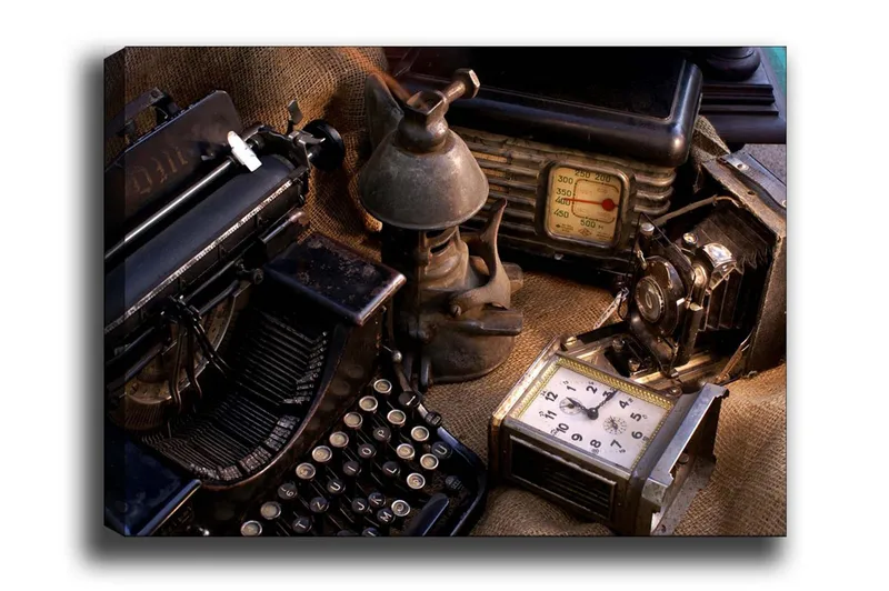 Lærredstryk - Samling af vintage skrivemaskiner og gamle apparater, Sort / Brun / Grå