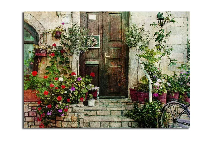 Stort lærredstryk 100x70 cm - Smuk dør omgivet af farverige blomster og grønt, Rød / Grøn / Lilla