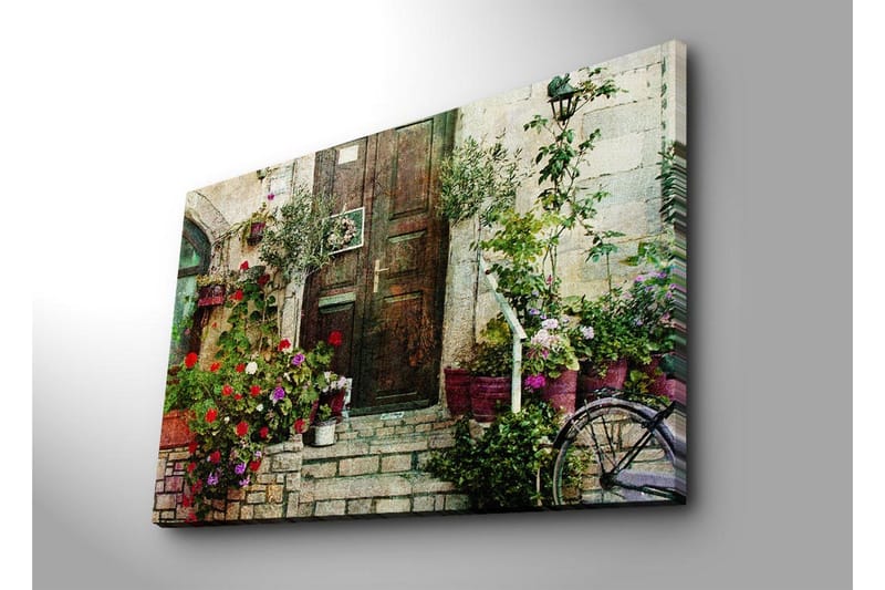 Stort lærredstryk 100x70 cm - Smuk dør omgivet af farverige blomster og grønt - Rød / Grøn / Lilla - Boligtilbehør - Billeder & kunst - Billeder på lærred