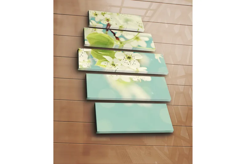 Stort lærredstryk i 5 dele 105x70 cm - Hvide hortensiaer i blomst mod en blød blå baggrund - Hvid / Grøn / Blå - Boligtilbehør - Billeder & kunst - Billeder på lærred