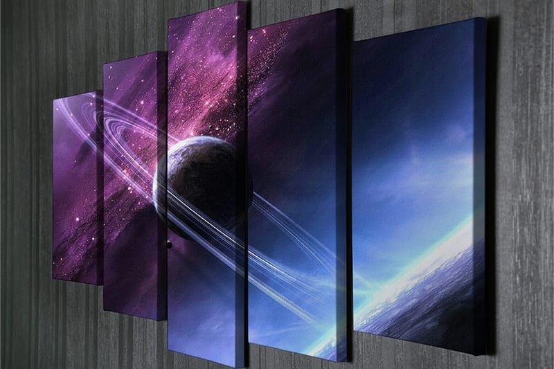 Stort lærredstryk i 5 dele 105x70 cm - Rumlandskab med en planet og ringe på en stjernehimmel - Lilla / Blå / Sort - Boligtilbehør - Billeder & kunst - Billeder på lærred