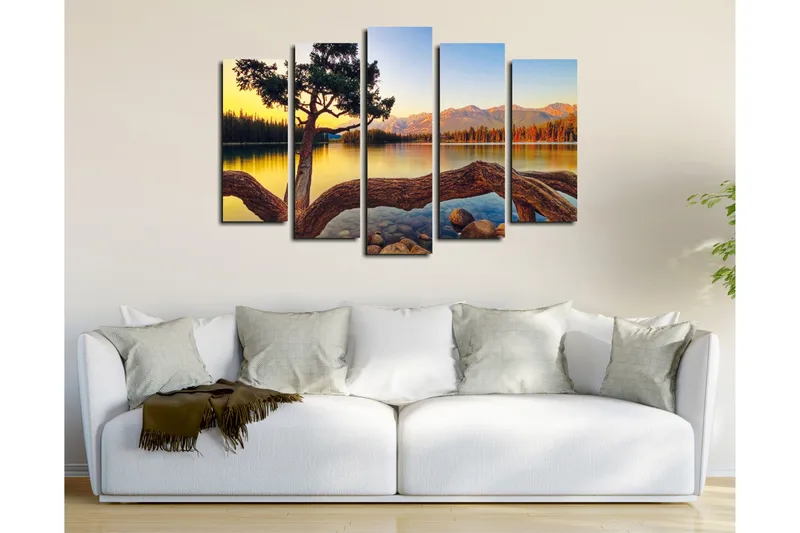 Stort lærredstryk i 5 dele 105x70 cm - Smukt sølandskab med en ensom trækrone ved vandet - Grøn / Blå / Brun - Boligtilbehør - Billeder & kunst - Billeder på lærred