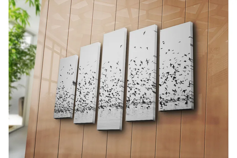 Stort lærredstryk i 5 dele 105x70 cm - Sort flok fugle i flugt over vandoverfladen - Sort / Hvid - Boligtilbehør - Billeder & kunst - Billeder på lærred
